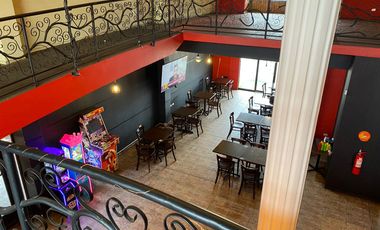 VENTA LOCAL COMERCIAL CON GRAN TERRENO.