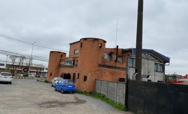 VENTA LOCAL COMERCIAL CON GRAN TERRENO.