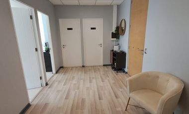 OFICINA LAS CONDES VISTA DESPEJADA