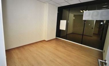 OFICINA LAS CONDES VISTA DESPEJADA