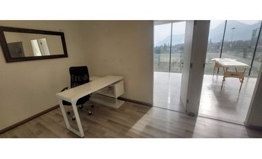 OFICINA LAS CONDES VISTA DESPEJADA