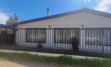 SE VENDE CASA DE 106MT2 UTILES 420MT2 DE TERRENO MOLINA