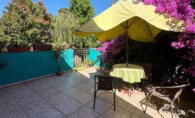 AMPLIA E ILUMINADA CASA EN VENTA