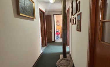 AMPLIA E ILUMINADA CASA EN VENTA