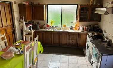 AMPLIA E ILUMINADA CASA EN VENTA
