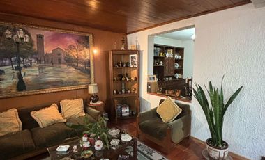AMPLIA E ILUMINADA CASA EN VENTA