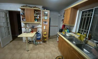 VENDO CASA MUY GRANDE EN CURICO