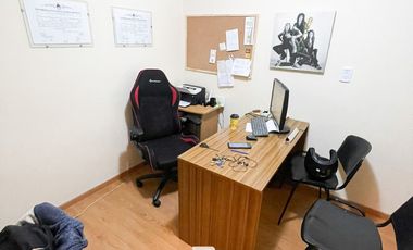 Oficina en Excelente Ubicacion, con Muy Buen Estado de Conservacion.