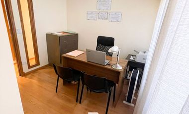Oficina en Excelente Ubicacion, con Muy Buen Estado de Conservacion.