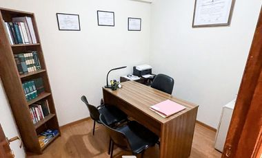 Oficina en Excelente Ubicacion, con Muy Buen Estado de Conservacion.