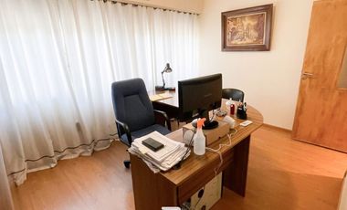 Oficina en Excelente Ubicacion, con Muy Buen Estado de Conservacion.