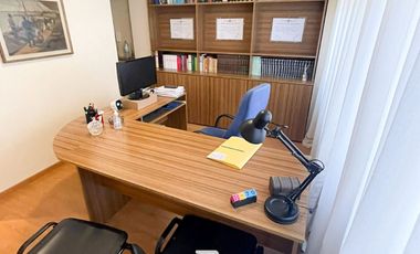 Oficina en Excelente Ubicacion, con Muy Buen Estado de Conservacion.