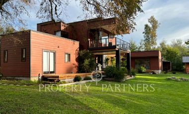 Hermosa casa en parcela, a quince minutos de  Valdivia