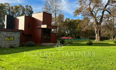 Hermosa casa en parcela, a quince minutos de  Valdivia