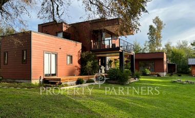 Hermosa casa en parcela, a quince minutos de  Valdivia