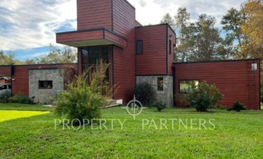 Hermosa casa en parcela, a quince minutos de  Valdivia