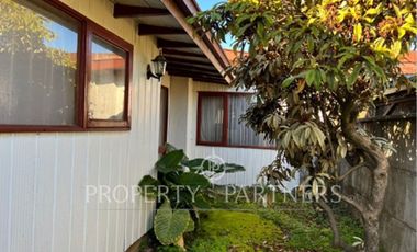 Terreno con casa en  excelente ubicación a pasos de Clínica Alemana