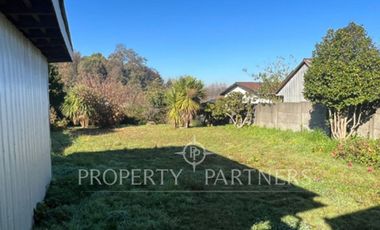 Terreno con casa en  excelente ubicación a pasos de Clínica Alemana