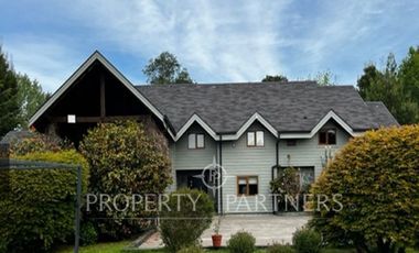 Gran casa a pasos del Club de Golf