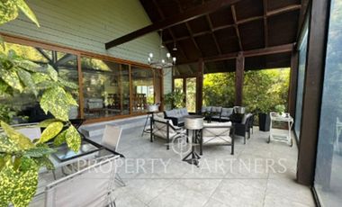 Gran casa a pasos del Club de Golf