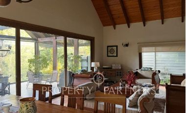 Gran casa a pasos del Club de Golf