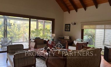 Gran casa a pasos del Club de Golf