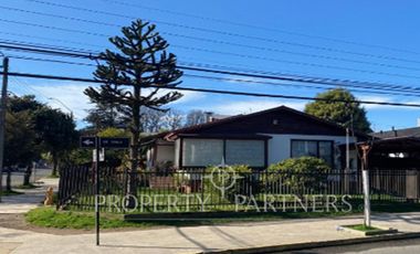 Propiedad de esquina en excelente ubicación Isla Teja