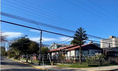 Propiedad de esquina en excelente ubicación Isla Teja