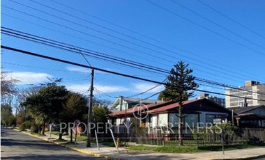 Propiedad de esquina en excelente ubicación Isla Teja