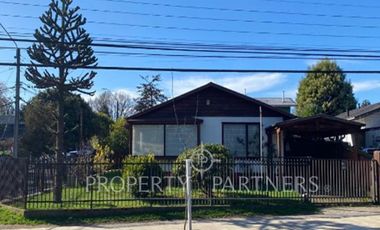 Propiedad de esquina en excelente ubicación Isla Teja