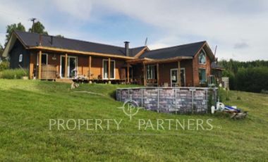 Estupenda casa en Condominio Santa Emilia, entrada norte de Valdivia.