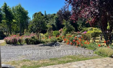 Hermosa Parcela con dos casas vista al Río