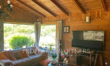 Hermosa Parcela con dos casas vista al Río