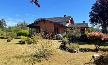 Hermosa Parcela con dos casas vista al Río