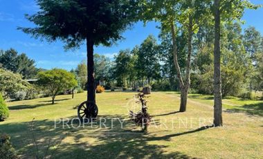 Hermosa Parcela con dos casas vista al Río
