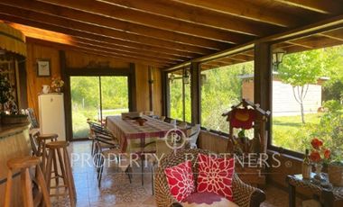 Hermosa Parcela con dos casas vista al Río