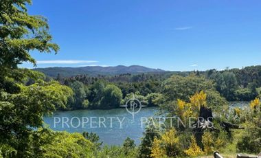 Hermosa Parcela con dos casas vista al Río
