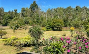 Hermosa Parcela con dos casas vista al Río