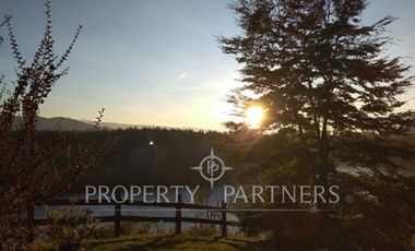 Hermosa Parcela con dos casas vista al Río