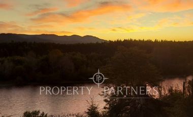 Hermosa Parcela con dos casas vista al Río