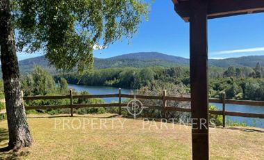 Hermosa Parcela con dos casas vista al Río