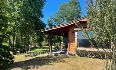 Hermosa Parcela con dos casas vista al Río