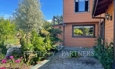 Hermosa Parcela con dos casas vista al Río