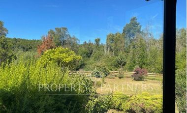 Hermosa Parcela con dos casas vista al Río