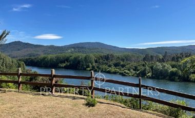Hermosa Parcela con dos casas vista al Río