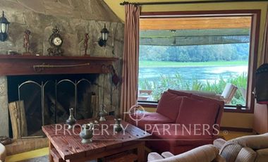 OPORTUNIDAD!!!  Gran Casa ubicada en la comuna de Los Lagos con vista panorámica al río