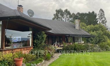 OPORTUNIDAD!!!  Gran Casa ubicada en la comuna de Los Lagos con vista panorámica al río