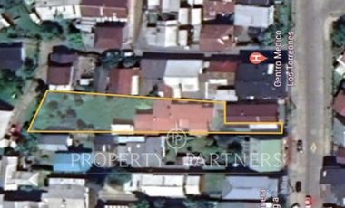 Terreno con casa en  excelente ubicación a pasos de Clínica Alemana