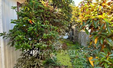 Terreno con casa en  excelente ubicación a pasos de Clínica Alemana