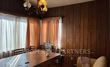 Terreno con casa en  excelente ubicación a pasos de Clínica Alemana